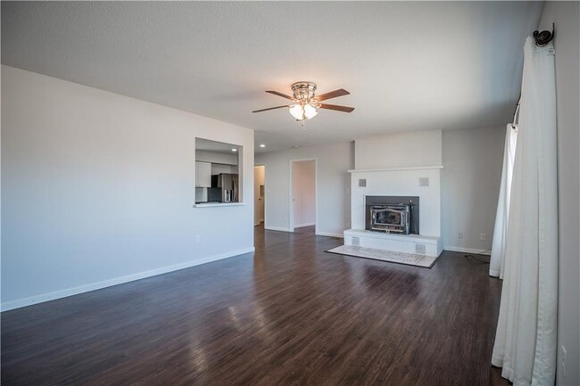 Building Photo - 115 S Rainbow Rd