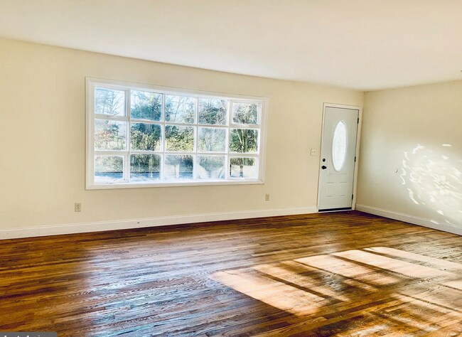 Building Photo - 412 Fisher Ave
