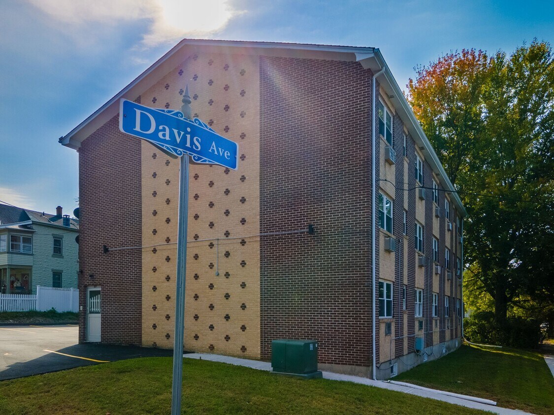 Building Photo - 21 Davis Avenue