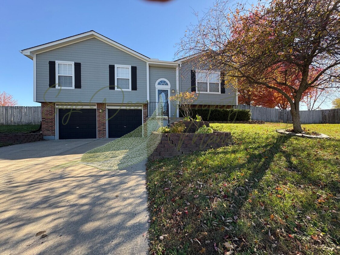 Foto principal - BEAUTIFUL BLUE SPRINGS HOME!!!