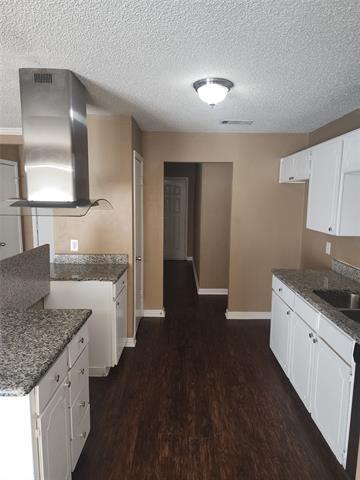 Foto del edificio - 5325 Weddington Ct