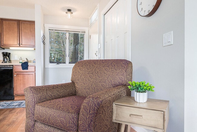 Building Photo - 5660 Creeks Crossing N