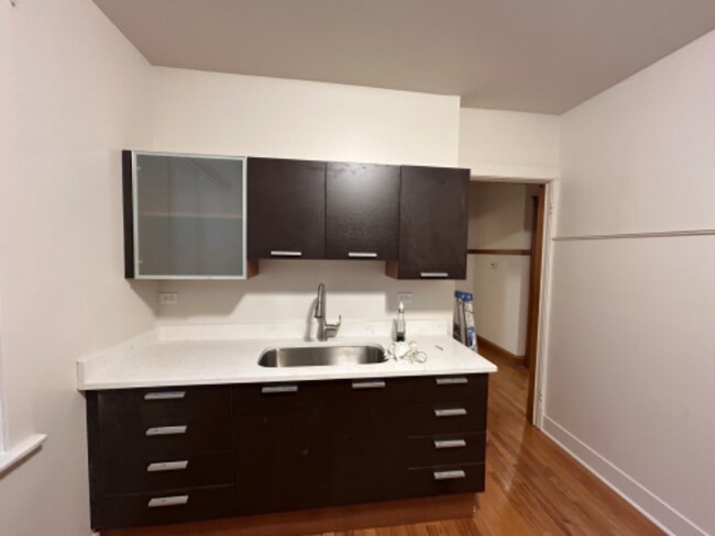 Foto del edificio - 6321 N Hermitage Ave