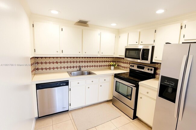 Building Photo - 800 SW 131st Ave