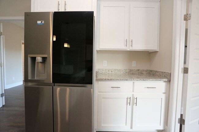 Building Photo - NEW 2 Bedroom Cottage Available TODAY!