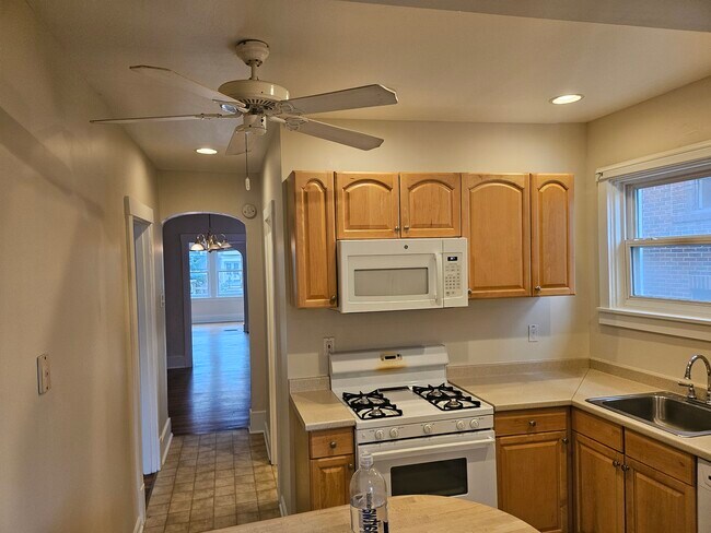 Building Photo - 725 Wisteria Ave