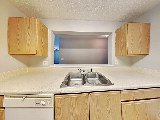 Building Photo - 8304 Fairington Village Dr