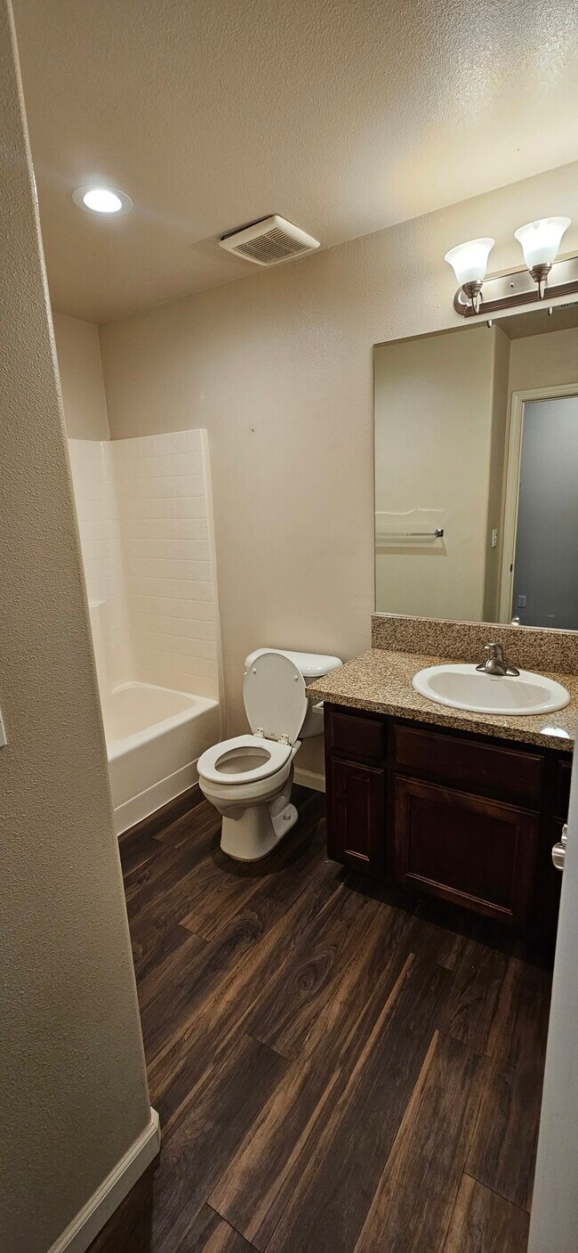 Foto del edificio - 2159 Bella Oaks Dr