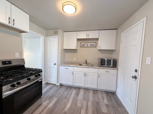 Foto del edificio - 475 Glen View Ct
