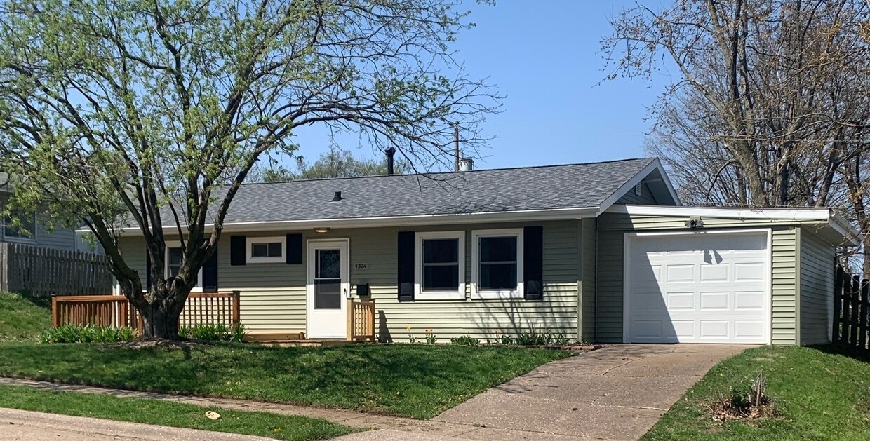 Primary Photo - 1324 W 38th Plz