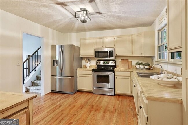 Building Photo - 130 Cains Cove Dr