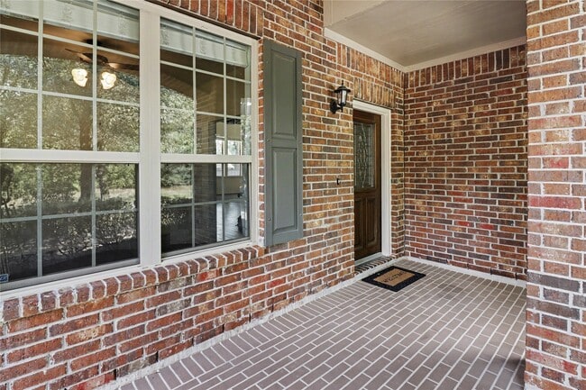 Foto del edificio - 99 Sagamore Ridge Pl