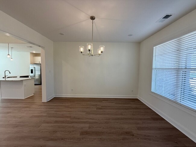 Foto del edificio - 7452 Newbury Dr