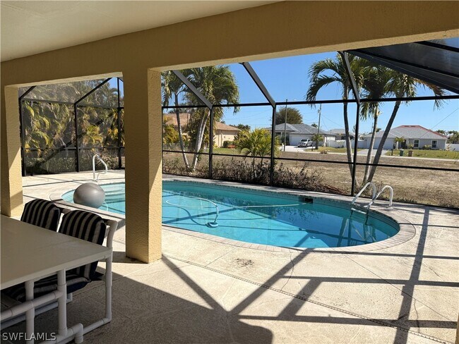 Foto del edificio - 3737 SW 12th Pl