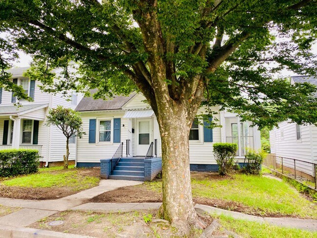 Foto del edificio - Adorable 2bdrm/1bth Bungalow Conveniently Located in Richmond's Historic Churchill!!