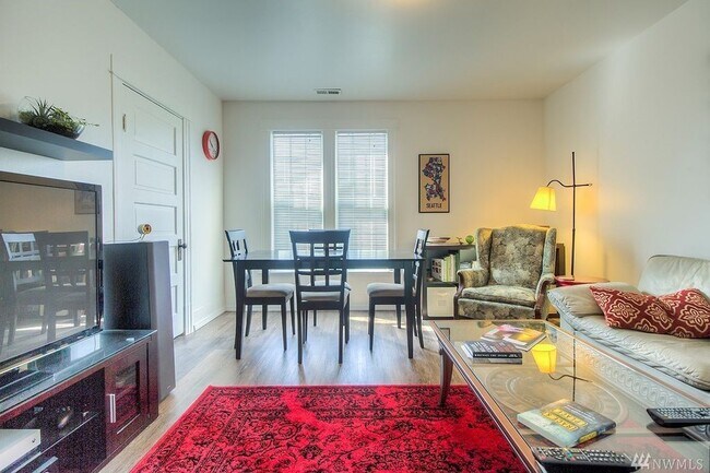 Building Photo - Columbia City Triplex