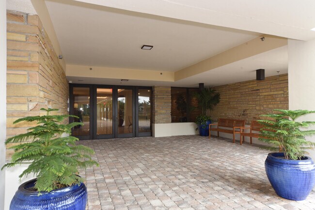Foto del edificio - 3009 S Ocean Blvd