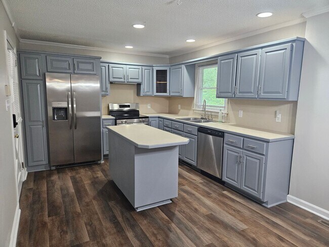 Building Photo - NEW LISTING!!!!!