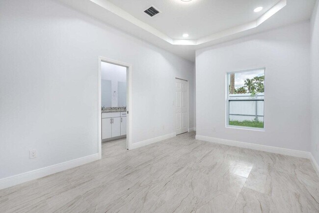 Building Photo - 2831 Saranac Ave