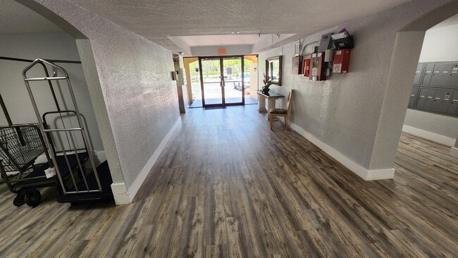 Building Photo - 950 Egret Cir