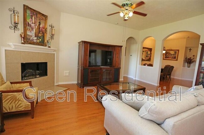 Foto del edificio - 3105 Summer Storm Ln