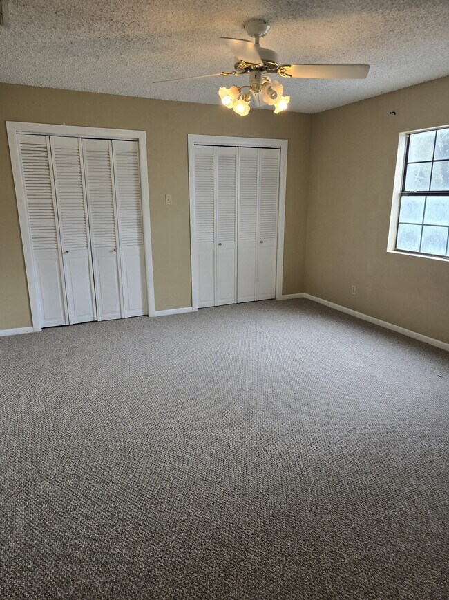 Foto del edificio - 615 S Smith St