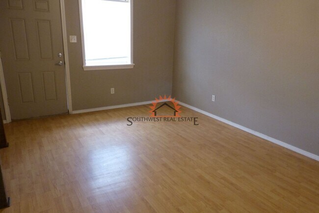 Foto del edificio - Cute 2 bedroom duplex