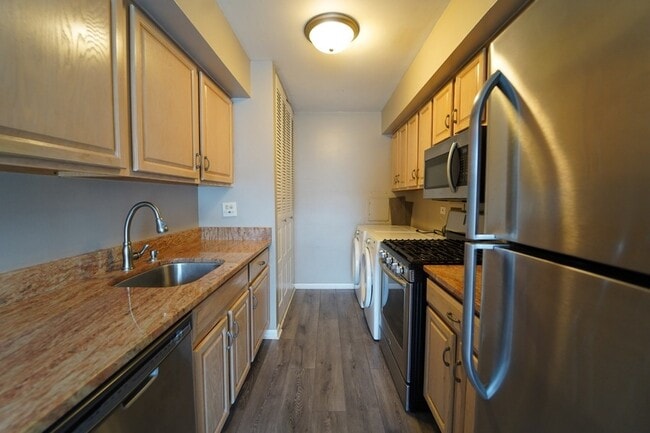 Building Photo - 1543 Cornell Pl