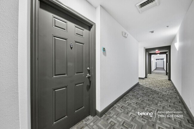 Foto del edificio - 2421 NE 65th St