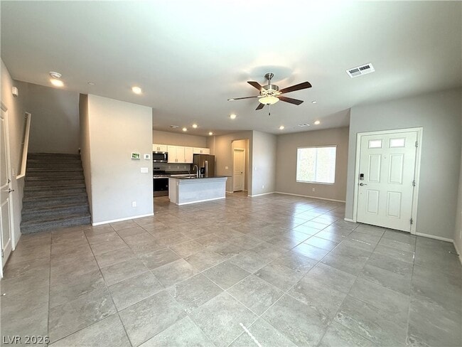 Building Photo - 522 Spy Rock Ave