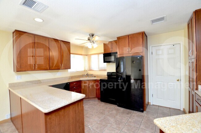 Foto del edificio - 5019 E Laurel Ln