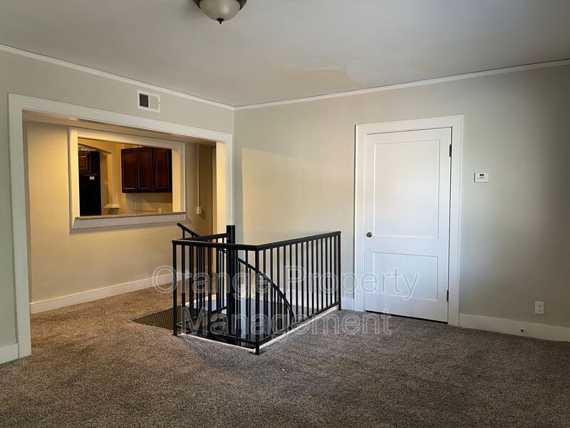 Photo - 3302 Burt St
