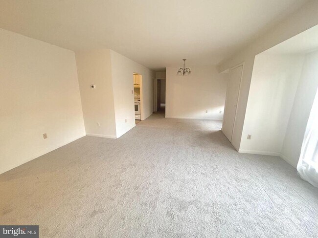 Foto del edificio - 8865 Roll Right Ct