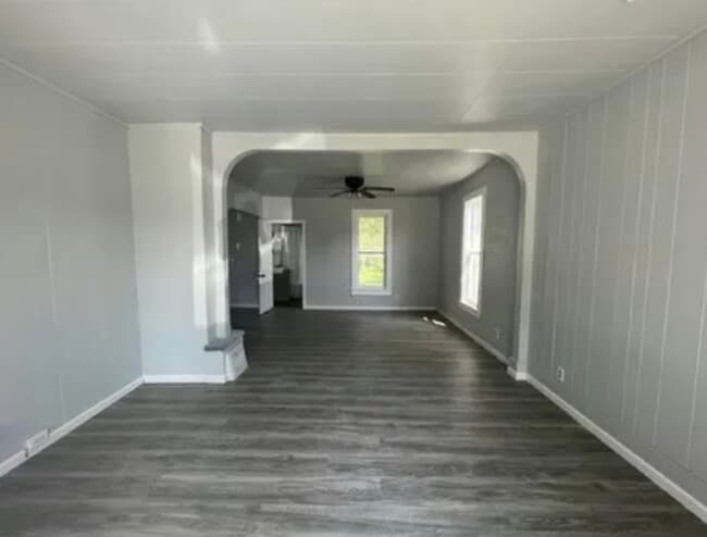 Building Photo - 407 Main Ave