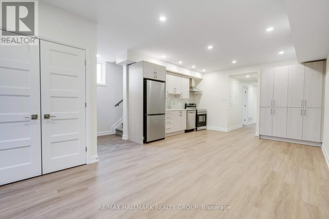 Building Photo - 958 Fisher Ave