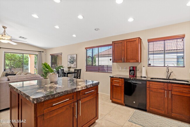 Building Photo - 4906 N Sabino Gulch Ct