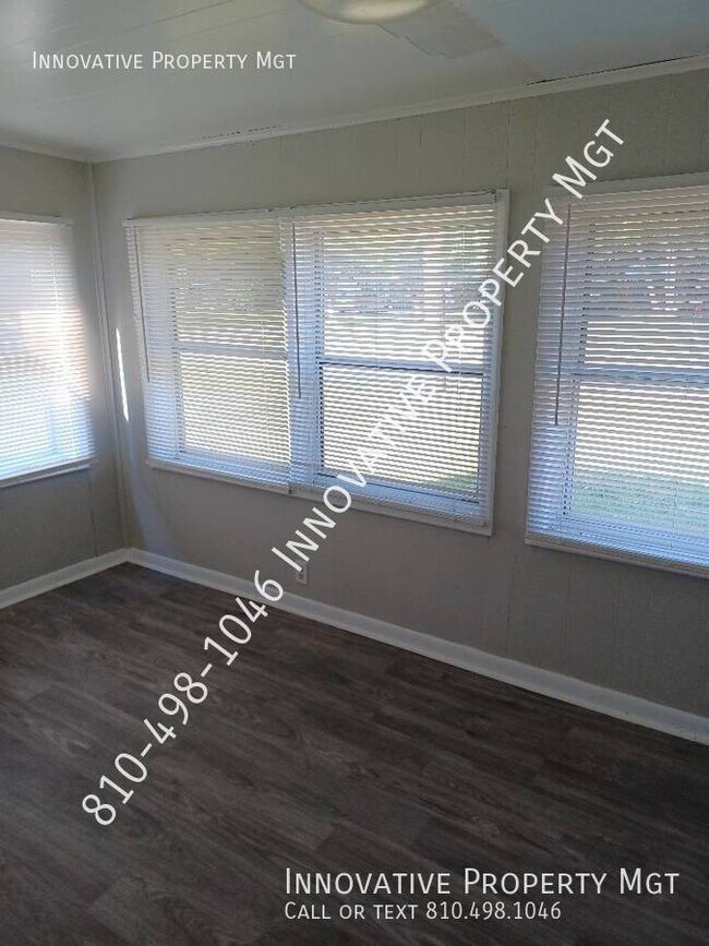 Building Photo - New Flooring in this open layout 2-bedroom...