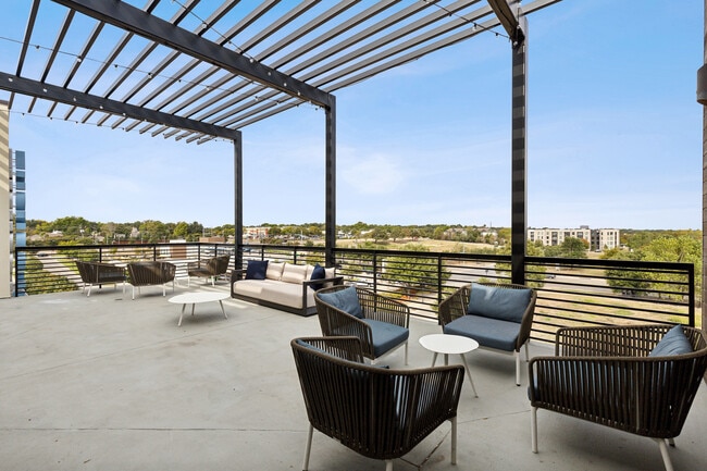 Roof Top Terrace with Wet Bar - The Lookout
