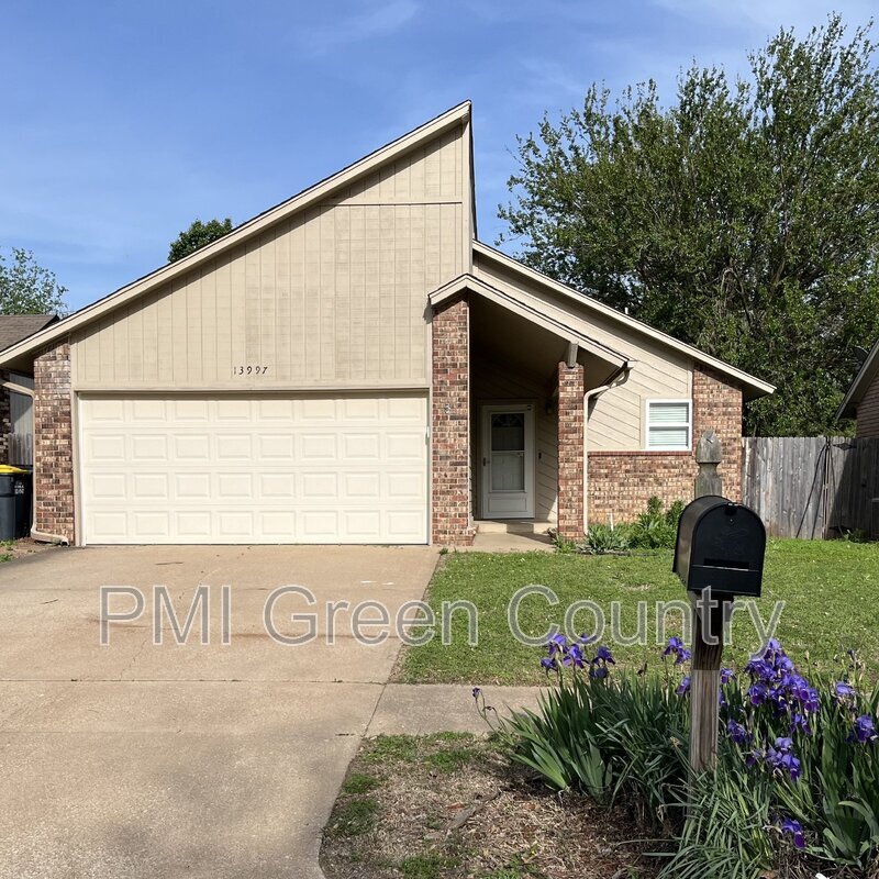 Foto principal - 13997 S Hickory Pl