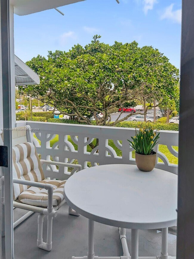 Building Photo - 2840 S Ocean Blvd