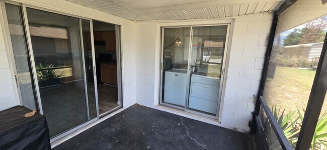 Foto del edificio - 5657 Struthers Ct
