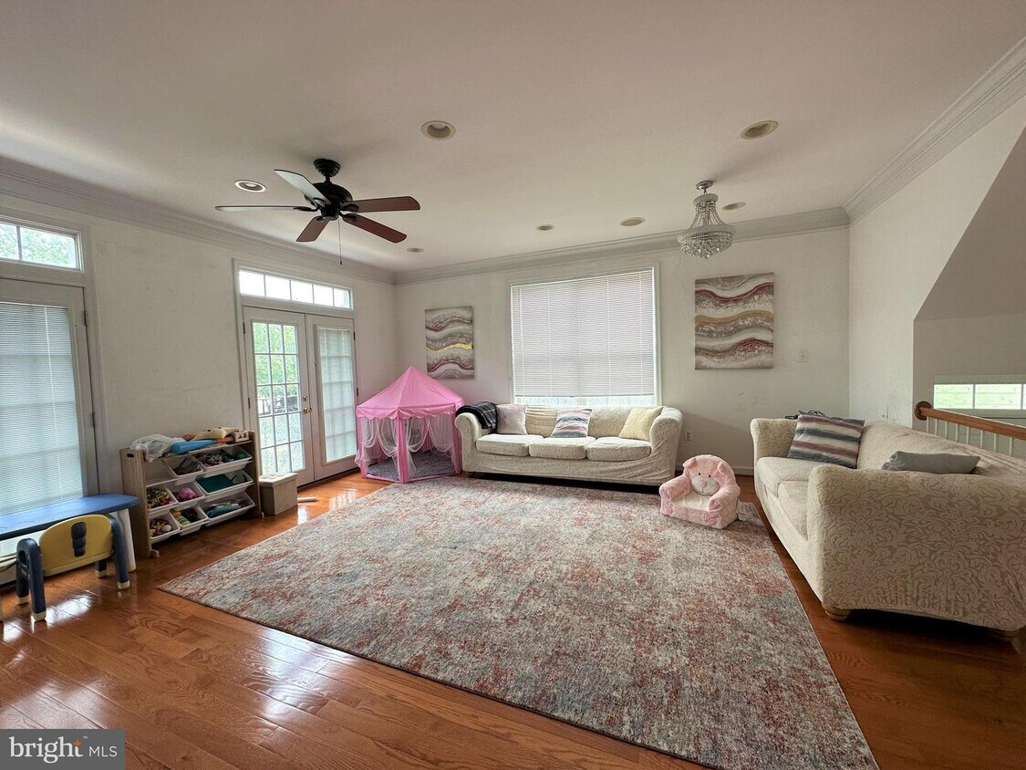 Primary Photo - 42562 Magellan Square