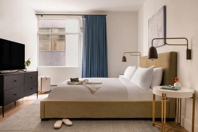 Building Photo - 161 Laurier Av W