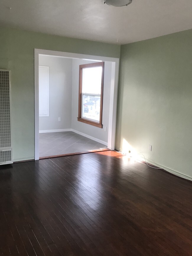 Building Photo - 1602 Kains Ave