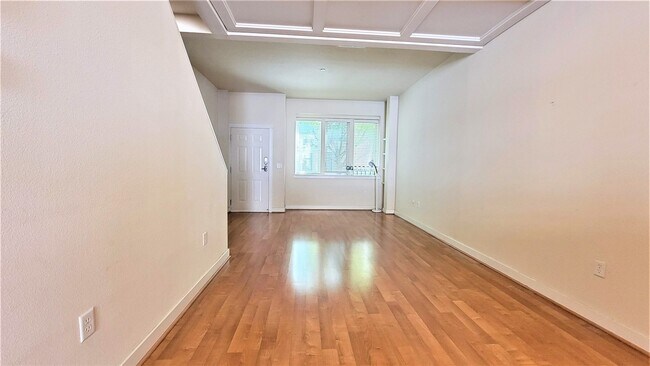 Building Photo - 288 Kentdale Place