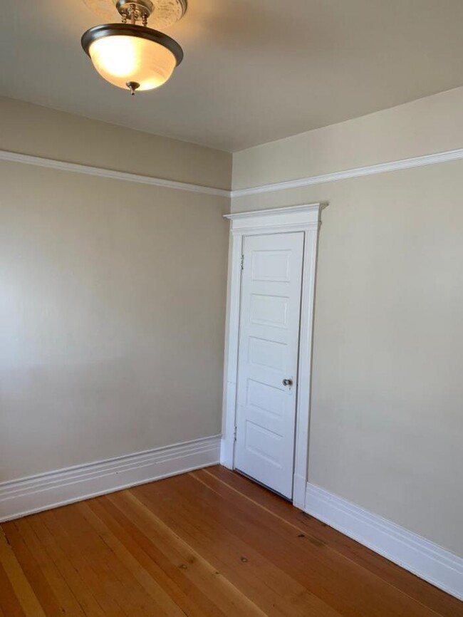 Building Photo - 1 bedroom in Seattle WA 98122