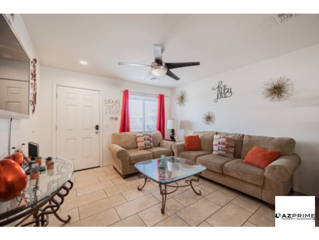 Foto del edificio - Charming Fully Furnished 3/2 Phoenix House...