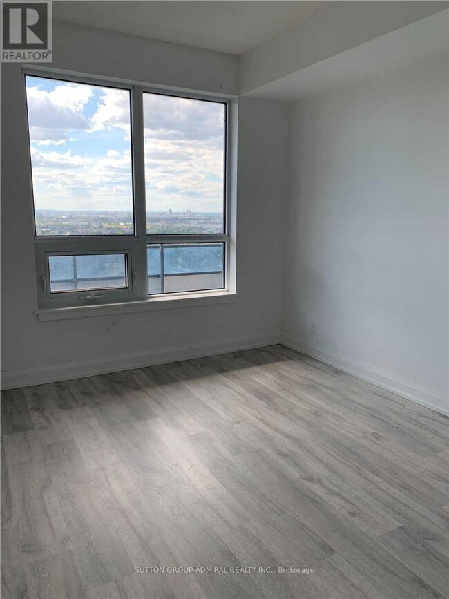 Photo du bâtiment - 7890 Bathurst St