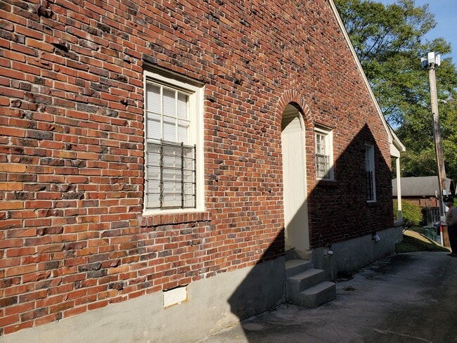 Building Photo - 517 S Barksdale St