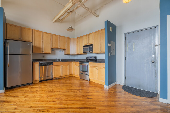 Building Photo - 325 Lafayette St